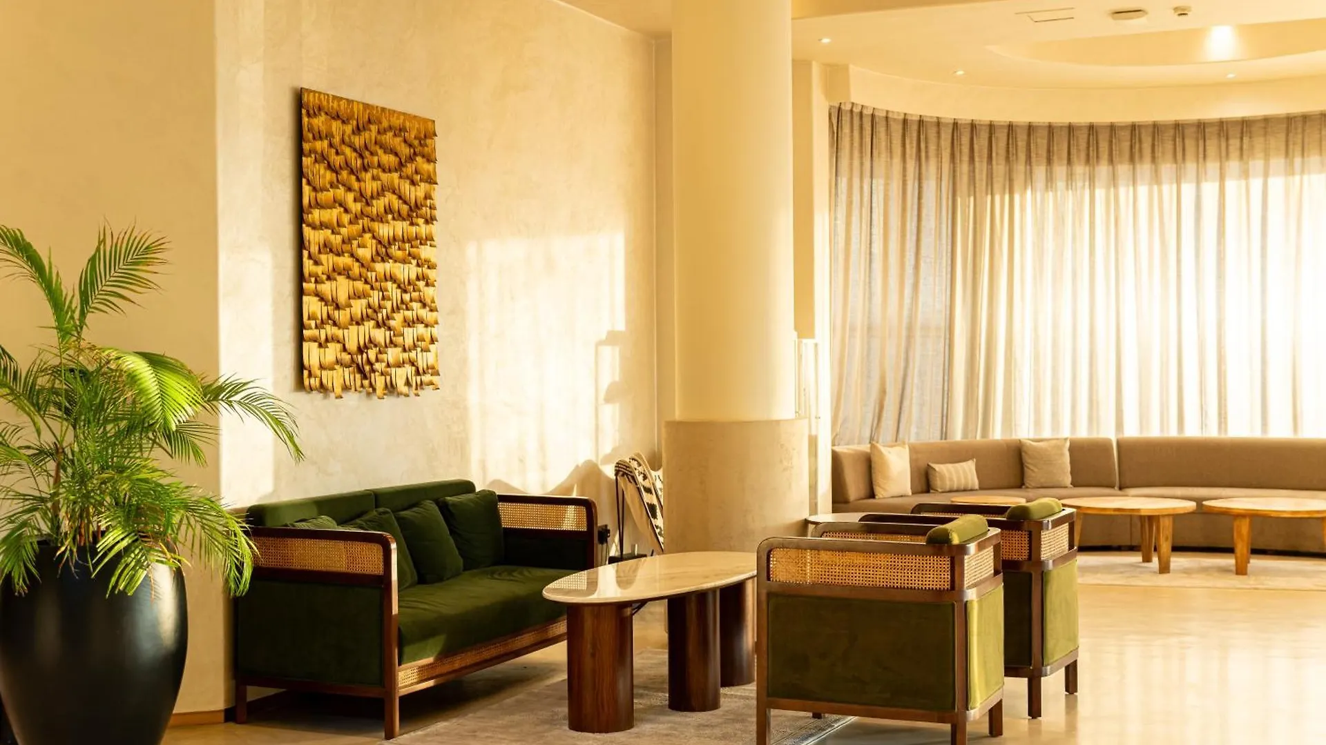 Majestic Cove Hotel - Formerly Le Meridien Fairway Dubai 4*,